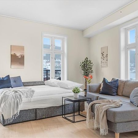 New! Huge Modern Apartment! Fit For Two Families! Bergen Extérieur photo