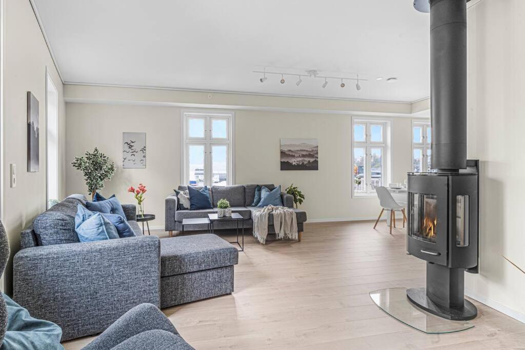 New! Huge Modern Apartment! Fit For Two Families! Bergen Extérieur photo