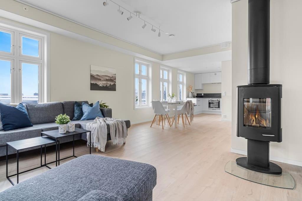 New! Huge Modern Apartment! Fit For Two Families! Bergen Extérieur photo