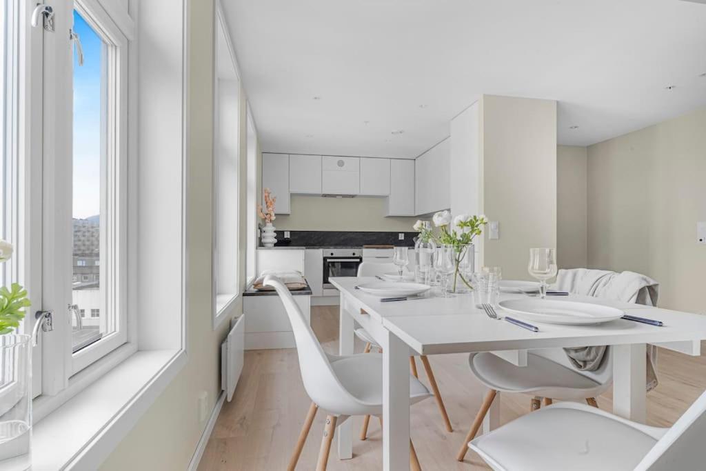 New! Huge Modern Apartment! Fit For Two Families! Bergen Extérieur photo