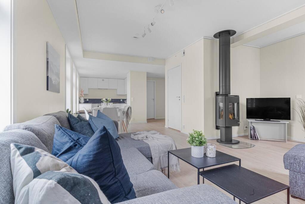 New! Huge Modern Apartment! Fit For Two Families! Bergen Extérieur photo