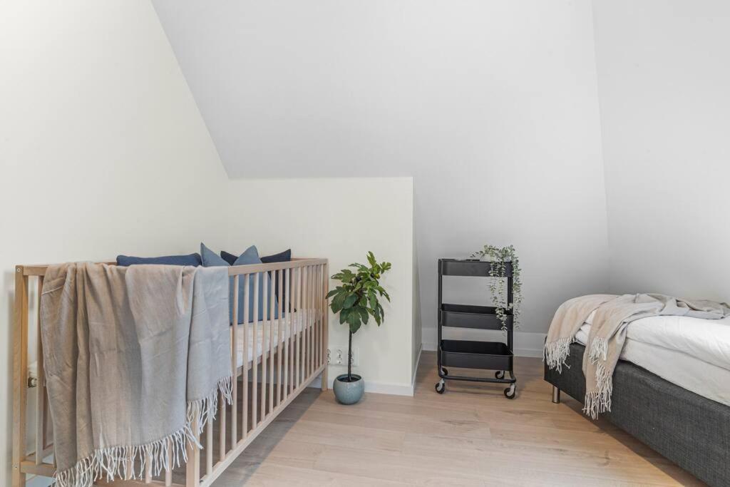 New! Huge Modern Apartment! Fit For Two Families! Bergen Extérieur photo