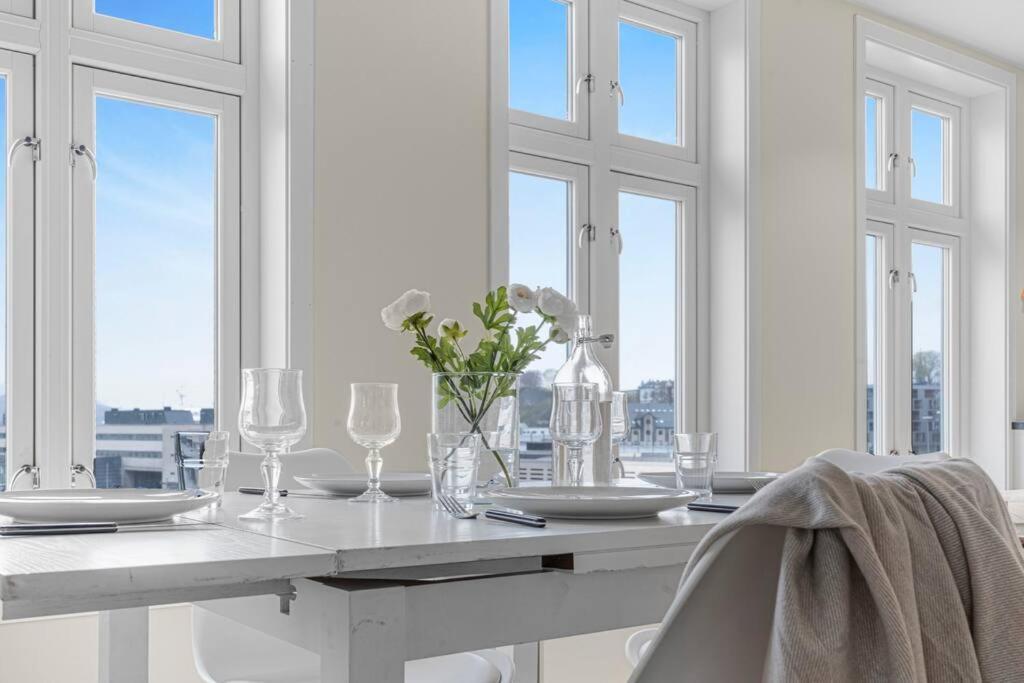 New! Huge Modern Apartment! Fit For Two Families! Bergen Extérieur photo