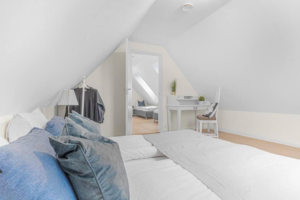 New! Huge Modern Apartment! Fit For Two Families! Bergen Extérieur photo