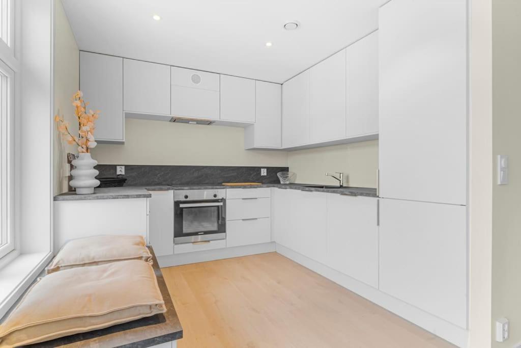 New! Huge Modern Apartment! Fit For Two Families! Bergen Extérieur photo