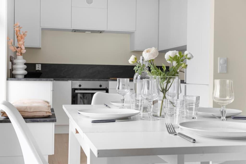 New! Huge Modern Apartment! Fit For Two Families! Bergen Extérieur photo