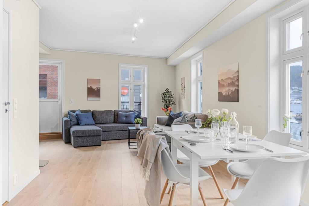 New! Huge Modern Apartment! Fit For Two Families! Bergen Extérieur photo